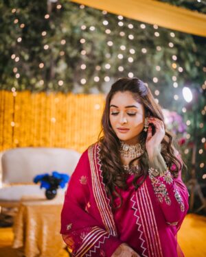 Adla Khan Instagram - 💗🧿 

💄 @reneaestheticspa 
👗 @sairarizwan_official 
📸 @weddingsbyusman 
📷 @alinoorchaudhry_ 
💎 @niyoushjewellery