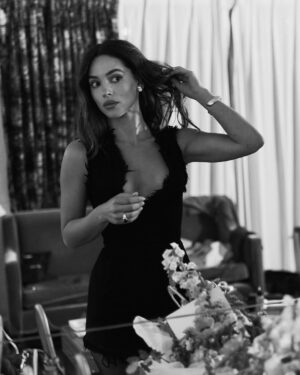 Adria Arjona Instagram - 🖤🖤
