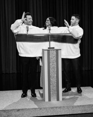 Adrienne Warren Instagram - Thank you @jimmyfallon and everyone at @fallontonight for supporting @thelastfiveyears. 
Also, JIMMY!!!!! Thank you for the best First Preview gift basket!! I will use every bit of it!!! @jimmyfallon 🙌🏾🫶🏾

Styling: @shionat 
HMU: @geobrianhmu
📸: @toddowyoung