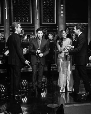 Adrienne Warren Instagram - Thank you @jimmyfallon and everyone at @fallontonight for supporting @thelastfiveyears. 
Also, JIMMY!!!!! Thank you for the best First Preview gift basket!! I will use every bit of it!!! @jimmyfallon 🙌🏾🫶🏾

Styling: @shionat 
HMU: @geobrianhmu
📸: @toddowyoung