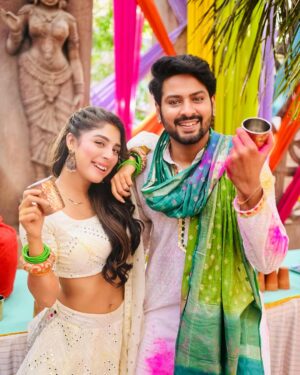 Adrija Addy Roy Instagram - Colors of Joy 🫰
Holi with my Dearest Family ♥️🧿

#Anupama everyday at #10pm only on @starplus 

#Anupamaa #Raahi #AdrijaRoy #GratefulHeart #Starplus #DKP #ThuThuThu .