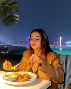 Adrija Ghoshal Instagram - Winter Soirée at Infinity Pool Bar 🍹@jwkolkata ✨