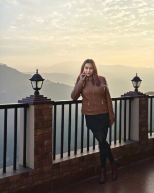 Adrija Ghoshal Instagram - A day at @summitsherpamountainhotel in Delo, Kalimpong ✨

Delo in Kalimpong is a small town from where you will get 360° views of Mt.Kanchenjunga, explore Delo park and experience Paragliding ⛰️