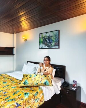 Adrija Ghoshal Instagram - A day at @summitsherpamountainhotel in Delo, Kalimpong ✨

Delo in Kalimpong is a small town from where you will get 360° views of Mt.Kanchenjunga, explore Delo park and experience Paragliding ⛰️