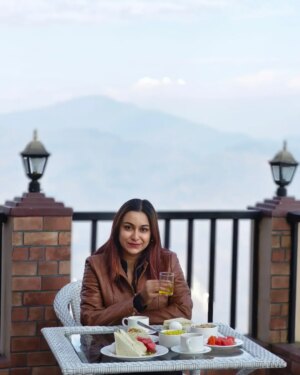 Adrija Ghoshal Instagram - A day at @summitsherpamountainhotel in Delo, Kalimpong ✨

Delo in Kalimpong is a small town from where you will get 360° views of Mt.Kanchenjunga, explore Delo park and experience Paragliding ⛰️
