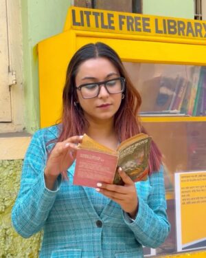 Adrija Ghoshal Instagram - The fit is fitting 👓
Used to come back home from school, play this song on DVD, close doors & dance😎

📍@thedailykolkata
