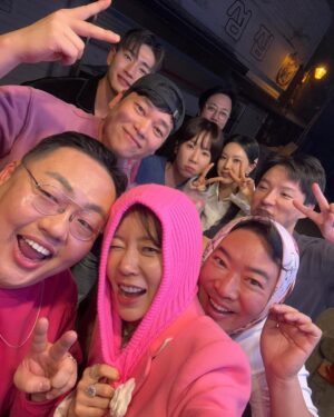 Ahn Sun-Young Instagram - 🩷

선영아 생일축하해
더더더더도 말고 어제만 같아라
사랑해 🩷🩷🩷🩷🩷

1차는 직화장인에서 @jika_master 
2차는 우월관에서  @woowolgwan 
3차는 팡파르노래방에서 
4차는 다시 우월관에서

정말!  원없이 웃고 원없이 떠들고 원없이 춤췄던
어제! 너의 생일을 기억하고 기억하며
내년 생일까지 우리 행복하자 🎉🎉🎉

안선영과 친구들 @anney_an_love 
@jika_master 
@woowolgwan 
@bon_bong_bon_bong 
@hongshinae_ 
@sensekwon 
@minhojkr 
@aewol_the_sunset 
@daldal_cong 
@superbody__jin 
@twinktwinkstar
@beeee_on 
@team_umgiyong_rnd 

내생일이 내생일, 
니생일도 내생일, 
니가 즐거우면 나도 즐겁고
내가 좋아하는 사람들로 쫘악❤️
생일은 이맛이지 🤪🤪🤪🤪🤪

개꽐라의 뮤즈들 잘들어갔니들 ㅋㅋㅋㅋㅋ