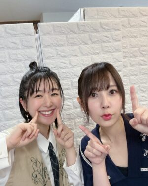 Ai Kayano Instagram - 種ちゃんのラジオイベントにお呼ばれ！
浮かれてる私達👩🏼‍🤝‍👩🏻✨（茅）

ネクタイ付きブラウス
ワイドパンツ
@fi.n.t_official 

イヤリング
@osewaya_official