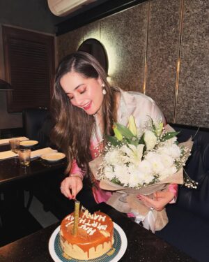 Aiman Khan Instagram - Thankyou for all your lovely wishes ♥️ 
Missing my better half on our birthday a little too much @minalkhan.official ♥️