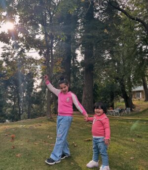Aiman Khan Instagram - Surrounded by beauty, surrounded by love. Making unforgettable memories with my favourite people in the world ♥️ 

@retreat_house_nathiagali thanks for the perfect vacation spot ♥️