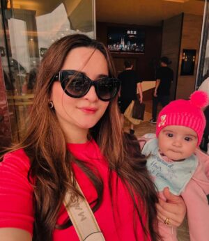 Aiman Khan Instagram - Happy new year to all of you! Let’s recap 2024 and wait for part 2😂♥️ 

Special shoutout to my fans fam!!! Thank you so much for being part of my life your support means the world to me ♥️