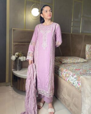 Aina Asif Instagram - Lets put on a desi dress and feel good about ourselves!
Dress by @aabyaanofficial 

#ainaasif #fashion #instagram #intsagood #explorepage