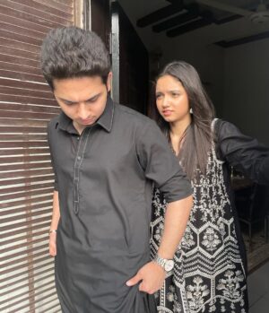 Aina Asif Instagram - Mama forced us to take pictures together, and they surprisingly turned out nice

#ainaasif #explore #explorepage #instagood #instagram