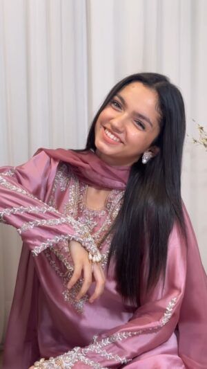 Aina Asif Instagram - Ambarsariya ✨ outfit by my favourite! @kairosbygarnetlane