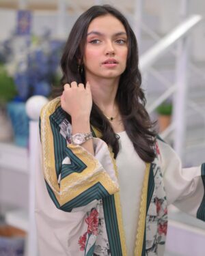Aina Asif Instagram - I was contemplating on whether I should post these or not but I just couldn’t resist! 

#ainaasif #instagram #explorepage