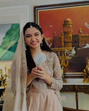 Aina Asif Instagram - Sara khush nahi thi likhn lag pyari rahi thi 🙂‍↔️ also I do not understand how I forgot to post these