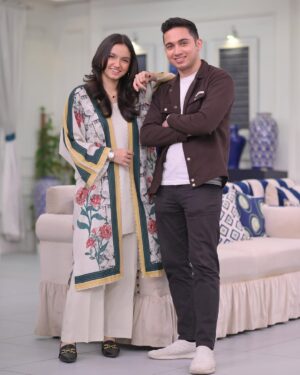 Aina Asif Instagram - Will never stop stealing his clothes!! 

#ainaasif #ahmedasif #instagram #explorepage