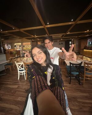 Aina Asif Instagram - ANNIE AND FAKHIR BEING HAPPY-!?!?? What in the parallel universe?

#ainaasif #mayiri #love #explore #explorepage #fashion