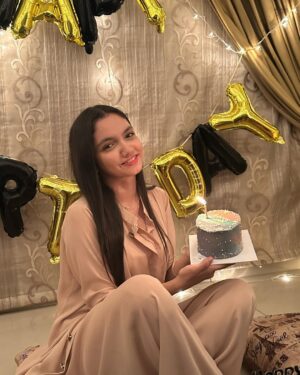 Aina Asif Instagram - Well my birthday was yesterday but thank you all for making it so special ❤️

#ainaasif #mayiri #love #fashion #explorepage #explore
