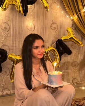 Aina Asif Instagram - Well my birthday was yesterday but thank you all for making it so special ❤️

#ainaasif #mayiri #love #fashion #explorepage #explore