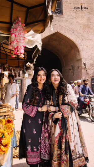 Aina Asif Instagram - Just dropped a fun Fashion Film featuring Asim Jofa’s latest “Basic Print Collection”! Let’s dive into those vibrant hues and trendy styles together. 
@asimjofa @iamasimjofa
#AsimJofa #IWearAsimJofa #LaibaKhan #BasicPrint #BasicPrintCollection #Printed #DailyWear #Fashion #Trending