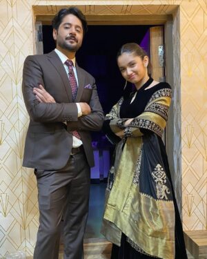 Aina Asif Instagram - From watching him on screen and learning acting from him to meeting him in person. This was the moment I realised that I’m getting where I wanted to be in life and I just met someone I’ve always looked up to. The respect I have for him is unmatched. The most humble and supportive person I’ve ever seen thus far 🫶🏻
@imranashrafawan 

#ainaasif #instagram #instagood #explore #explorepage