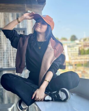 Aina Asif Instagram - A random dump that I was contemplating to post or not 🤗

#ainaasif #instagood #instagram #explorepage #explore