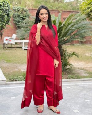 Aina Asif Instagram - Some random pictures I was contemplating on whether I should post or not but the dress is so cute that I decided to post it. 
@efkaylabel