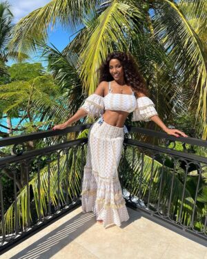 Ainett Stephens Instagram - Ultimi giorni di sole 🌞🌴

#ainett#ainettstephens#caraibi#sea#ootd