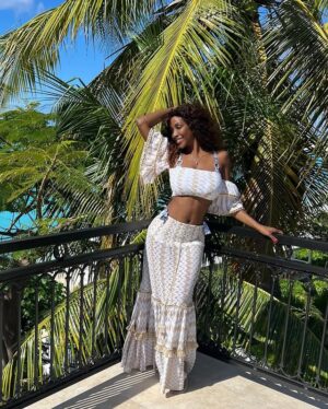 Ainett Stephens Instagram - Ultimi giorni di sole 🌞🌴

#ainett#ainettstephens#caraibi#sea#ootd