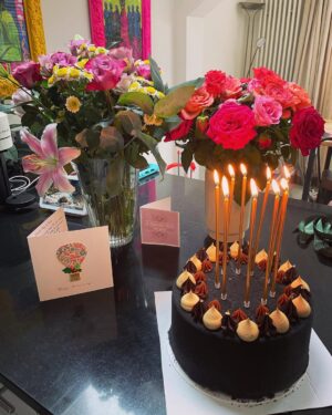 Ainy Jaffri Instagram - …
Happy Anniversary ❤️
9 and counting 🎉