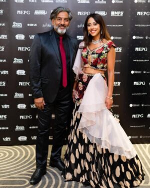Ainy Jaffri Instagram - A very special evening hosting the  Asian Achievers Awards 2023 with the talented & hilarious Nitin Ganatra. Honoured to celebrate the incredible accomplishments of South Asians in the UK. A reminder of the underlying bond that connects us. We share a rich and interconnected heritage that goes far beyond borders. Let’s never forget that.
Bravo to all the winners 🙌 
Dress: @ayrelauk 
Makeup: @aartipmakeup 
Jewellery: @moussaieffjewellers