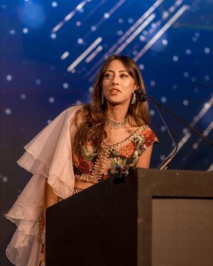 Ainy Jaffri Instagram - A very special evening hosting the  Asian Achievers Awards 2023 with the talented & hilarious Nitin Ganatra. Honoured to celebrate the incredible accomplishments of South Asians in the UK. A reminder of the underlying bond that connects us. We share a rich and interconnected heritage that goes far beyond borders. Let’s never forget that.
Bravo to all the winners 🙌 
Dress: @ayrelauk 
Makeup: @aartipmakeup 
Jewellery: @moussaieffjewellers