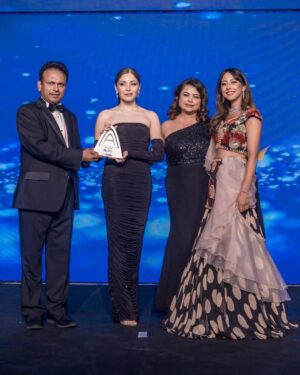 Ainy Jaffri Instagram - A very special evening hosting the  Asian Achievers Awards 2023 with the talented & hilarious Nitin Ganatra. Honoured to celebrate the incredible accomplishments of South Asians in the UK. A reminder of the underlying bond that connects us. We share a rich and interconnected heritage that goes far beyond borders. Let’s never forget that.
Bravo to all the winners 🙌 
Dress: @ayrelauk 
Makeup: @aartipmakeup 
Jewellery: @moussaieffjewellers