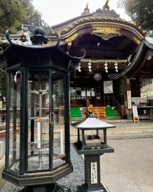 Aisa Senda Instagram - -
豪德寺🐱
一直都很想去的寺廟
傳說中的好多可愛的招財貓
看過去真是很壯觀 
大隻的小隻的
實在是太可愛了💛💛💛
幸福感100%🐱

今天早上還有去了豊川稲荷東京別院
好多日本藝人都去的神廟
有一次到東京工作 日本工作人員介紹才知道這神廟
後來我固定去豊川稲荷東京別院16年

雖然我沒有特別信仰 但我相信有神
今天是参拝day❣️

祝福平安健康 心想事成☺️

#豪德寺 #豊川稲荷 #招き猫