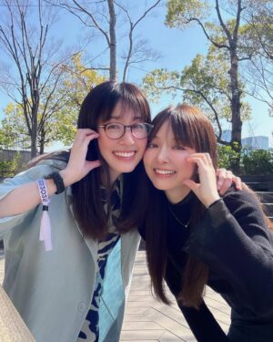 Aisa Senda Instagram - -
終於跟親愛的田中千繪”第一次”在東京見面
我們常在聊 
以後的未來我們應該會在東京，沖繩，台北
在這幾個地方常常見面

我們一大早9:00約吃早餐
到中午聊聊天
隔天千繪要跑東京馬拉松 跑42.195km
我很欣賞她 
她的意志力 行動力 堅持 決心 

昨天她跑完把獎盃拍照給我看
好感動!! 很替她高興❤️

千繪說
因為妳是愛紗ちゃん 我都會在妳身邊支持

同樣的
因為妳是千絵ちゃん 我都會在你身邊支持

我們一起慢慢變老 老的漂亮
每一段年紀該有的美麗和魅力

期待十年後二十年後的我們❤️
@chietanaka817