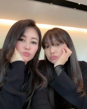 Aisa Senda Instagram - -
我們常常一見到面就說
「又穿的很像!!😆」

我們自己都覺得不可思議
常常發生沒約好的閨蜜裝💞

@mai_sato_1113