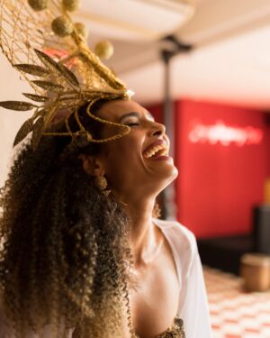 Aisha Jambo Instagram - hora de colocar o bloco na rua... Aquele momento carnaval que só sabe quem vive. Bom carnaval a todos!

📸: @filmbygabis