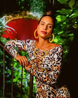 Aisha Jambo Instagram - Um pouco felina para o @bailealtorio na edição Noite das Onças. Carnaval 2025 oficialmente aberto por aqui! 🐆❤️‍🔥

📸: @miguel_sa73