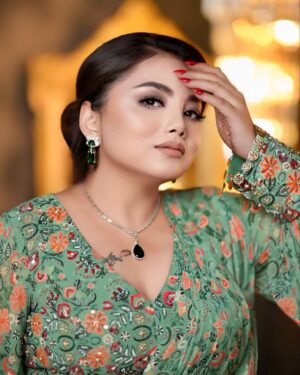 Aisha Mahdi Instagram - ⚡️// I Found the perfect outfit that complements your unique style and personality. ✨ Who doesn't love finding that outfit that just screams "you"? I recently stumbled upon one that I know was made for me - and I can't wait for you to find yours too! It's all about expressing your individuality through fashion and embracing what makes you, well, you! 

#FashionFinds #UniqueStyle #ExpressYourself