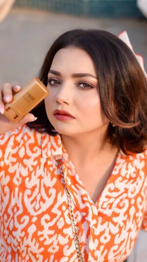 Aisha Mahdi Instagram - ✨// #AD | Confidence comes with protection! 
And Lakmē Sun Expert Sunstick has got your back with SPF 50  PA    . It is 100% invisible and doesn’t disrupt your makeup!

Check out the complete Lakmē Sun Expert range now, because you deserve nothing but the best!

@lakmeindia
#Lakmē #LakmēSunExpert #Sunsational #LakmēSkincare #SummerMustHaves #sunscreen #SunSafeSkin #RadiateConfidence