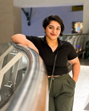 Aishwarya Murali Instagram - Black, the depth of mystery and Green the pulse 
of life 🖤💚✨
.
.
.
.
.
.
#explorepage✨ #explorepage #explorepageready #explorefeed #explorepages #pixiecut #shorthairstyles #chennai #bengaluru #trendingposts #carousel #trendingvideo