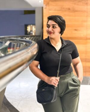 Aishwarya Murali Instagram - Black, the depth of mystery and Green the pulse 
of life 🖤💚✨
.
.
.
.
.
.
#explorepage✨ #explorepage #explorepageready #explorefeed #explorepages #pixiecut #shorthairstyles #chennai #bengaluru #trendingposts #carousel #trendingvideo