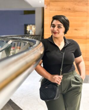 Aishwarya Murali Instagram - Black, the depth of mystery and Green the pulse 
of life 🖤💚✨
.
.
.
.
.
.
#explorepage✨ #explorepage #explorepageready #explorefeed #explorepages #pixiecut #shorthairstyles #chennai #bengaluru #trendingposts #carousel #trendingvideo