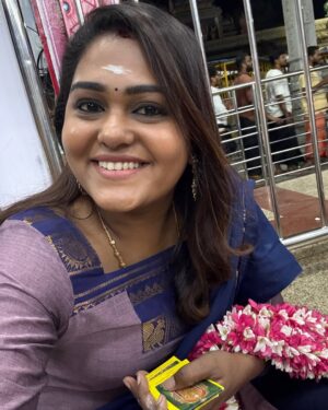 Akalya Venkatesan Instagram - Through many struggles, visiting my Marudhamalai ❤️ muruga thrice has brought immense peace. kind of Hat trick moment! Forever grateful for the divine grace and blessings.❤️

 “பல சிரமங்களுக்கு பின், ஒரே கோயிலுக்கு மூன்று முறை சென்றபோது ஆனந்தமும் அமைதியும் கிடைத்தது. தெய்வத்தின் அருள் மற்றும் ஆசீர்வாதத்திற்கு என்றுமே நன்றி.”

#murugar #muruganthunai🙏 #marudhamalai