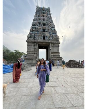 Akalya Venkatesan Instagram - Through many struggles, visiting my Marudhamalai ❤️ muruga thrice has brought immense peace. kind of Hat trick moment! Forever grateful for the divine grace and blessings.❤️

 “பல சிரமங்களுக்கு பின், ஒரே கோயிலுக்கு மூன்று முறை சென்றபோது ஆனந்தமும் அமைதியும் கிடைத்தது. தெய்வத்தின் அருள் மற்றும் ஆசீர்வாதத்திற்கு என்றுமே நன்றி.”

#murugar #muruganthunai🙏 #marudhamalai