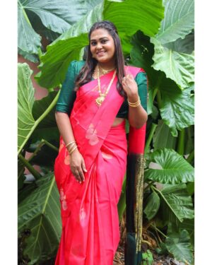 Akalya Venkatesan Instagram - கண்ணம்மா❤️
Beautiful flowers from ❤️ @vasanabridalflowers ❤️😍😘
Mua @sara_makeover_artist mybaby❤️😍😘
#akalya