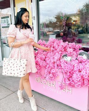 Akhila Pajimannu Instagram - The Roses❤️

#akhilapajimannu #singer #ootd #friends #outing #roses #california #instagram #post #newpost #instalike #instalove