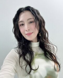 Actress Akiko Hinagata HD Photos and Wallpapers February 2025