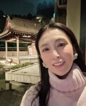 Akiko Hinagata Instagram - 神戸の能舞台があるご飯屋さん
夜景も綺麗で雪も降り出して幻想的な景色にうっとりしました
#神戸
#能舞台があるレストラン